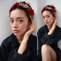 Faire tenir un bandeau dans ses cheveux