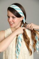 faire tenir un foulard dans ses cheveux