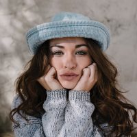 Comment se porte le chapeau bob pour une femme ?